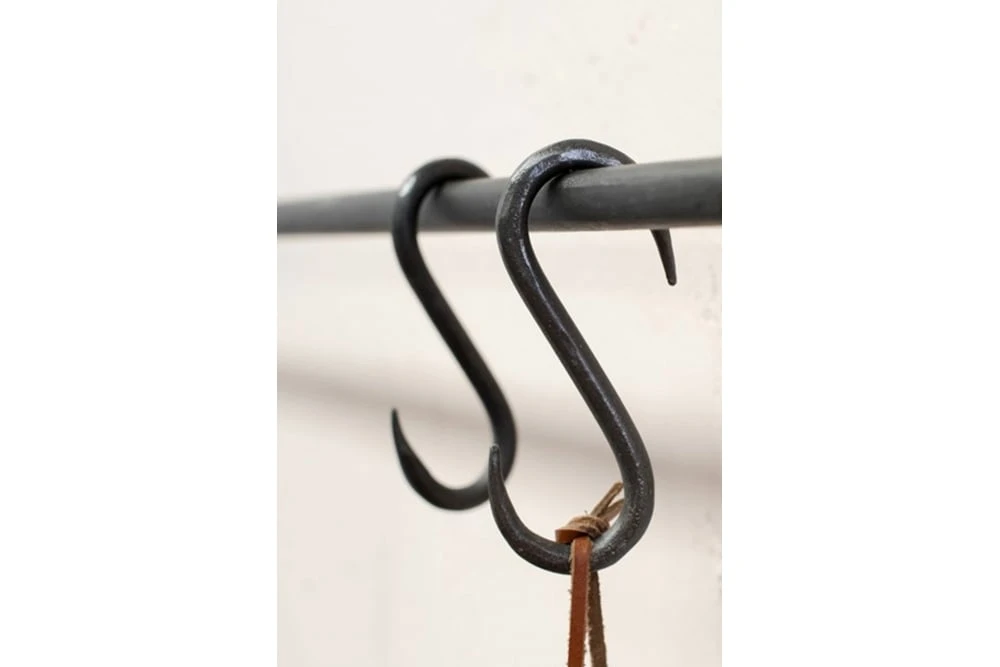 Nkuku Set of 4 Small Laila Iron Hooks - Rustic Wall Hooks for Coats, Hats, and Keys 2 Nkuku Set of 4 Small Laila Iron Hooks