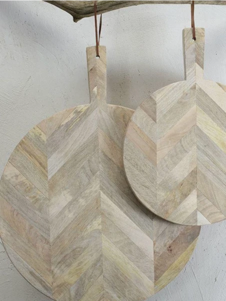 Nkuku Nalbari Mango Wood Pizza Board Large - Eco-Friendly Kitchen Serving Tray 3 Nkuku Nalbari Mango Wood Pizza Board Large