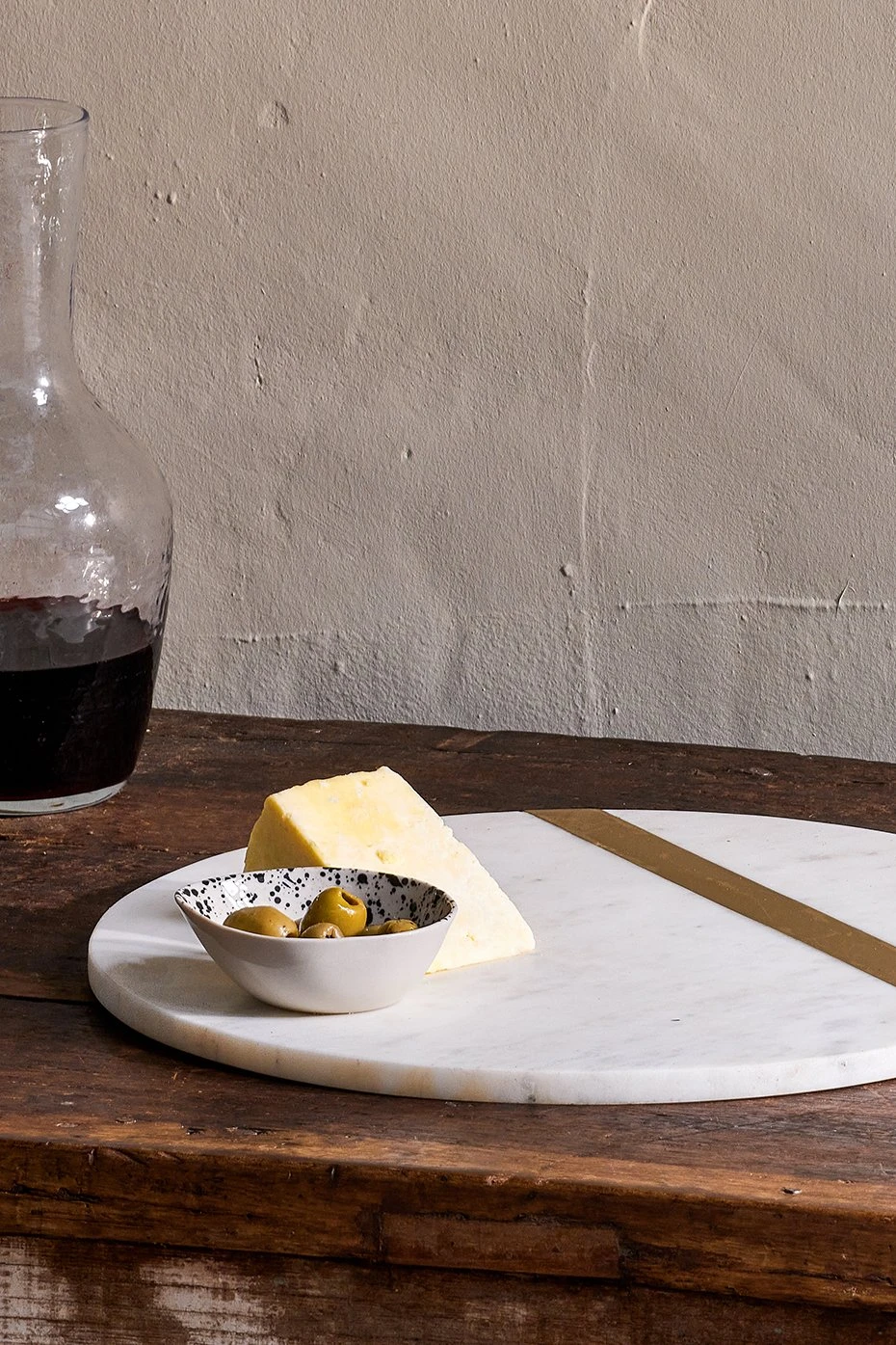 Nkuku White Kasa Round Marble Board - Elegant Kitchen & Dining Accessory 1 Nkuku White Kasa Round Marble Board