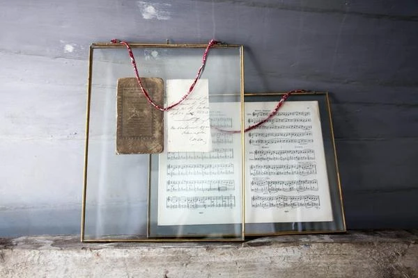 Nkuku XL Brass Kiko Frame Landscape 29 X 36 cm - Elegant Wall Art for Modern Home Decor 3 Nkuku Xl Brass Kiko Frame Landscape 29 X 36 Cm