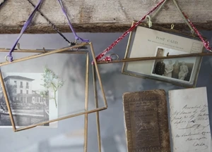 Nkuku Kiko Antique Brass Hanging Photo Frame 5 x 7 - Vintage Wall Decor for Home & Office 2 Nkuku Kiko Antique Brass Hanging Photo Frame 5 x 7